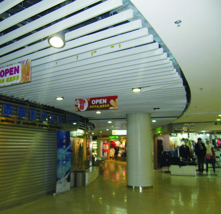 Large shopping corridor